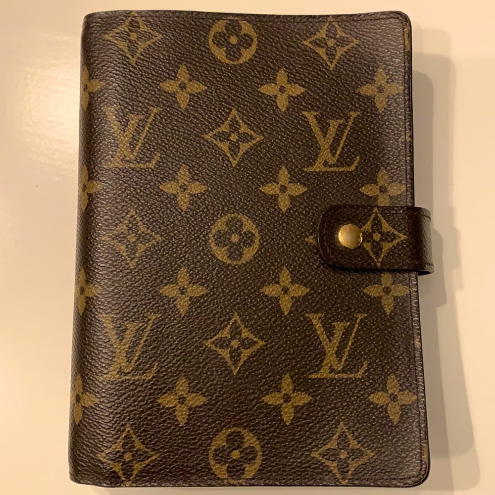 Luis Vuitton Monogram Medium Agenda